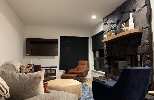 Marchez jusqu'à la base! À l'intérieur des portes WP! Réaménagement complet avec spa privé