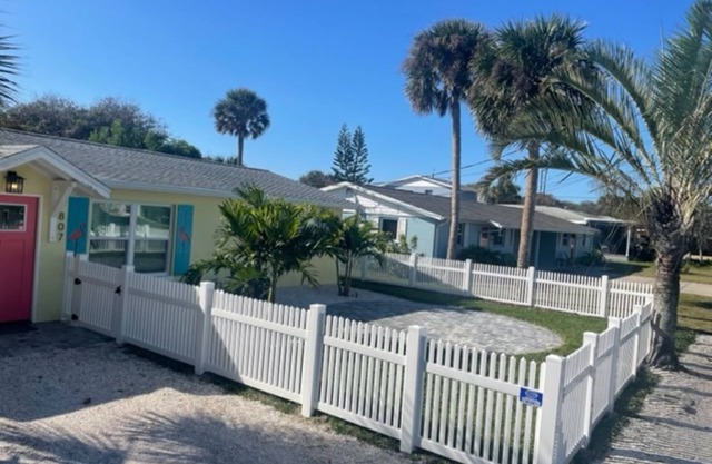 Walk to the beach & Flagler Ave