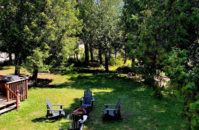 Private lake access, only for Cedar Point Inn guests-Walk from the ferry