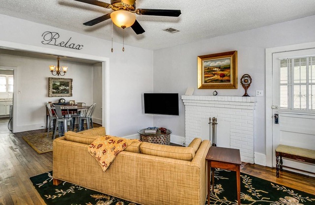 Historic Downtown Single Family Home - Fast WiFi - Walk To The Pensacola Bay Center - Old East Hill