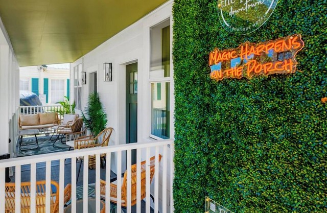 The Olive Suite @ The Porch Downtown