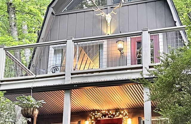 <1 Min to Main Street + Art Gallery + BBQ & Wine Shop Across the Street
