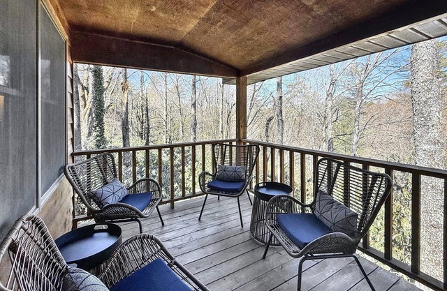 Walk to town,covered deck dining,wood-burning fireplace