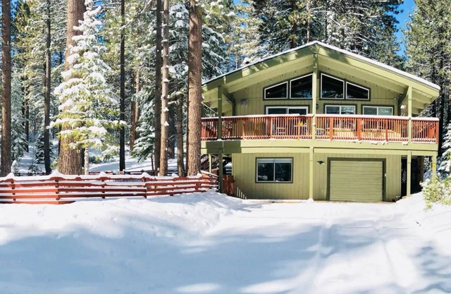 Paisible South Lake Tahoe Chalet. Marcher vers les sentiers. 10 min de Heavenly et du centre-ville