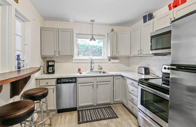 Open summer 2023-Walk to Lake! Adorable House in Fontana-on Lake Geneva
