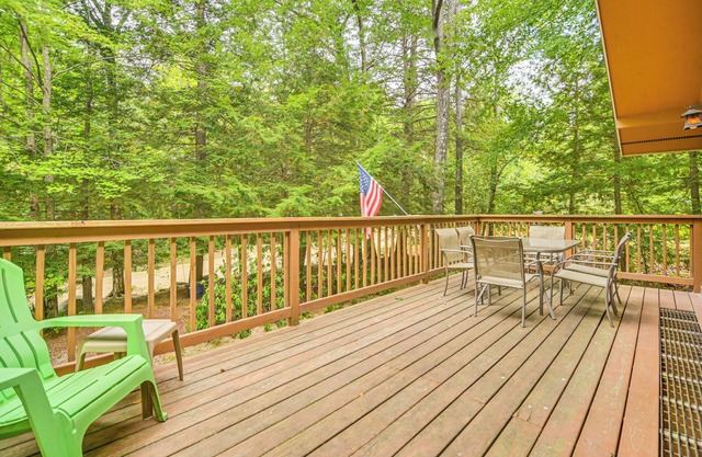 Walk to Water: Outdoor Gem w/ Bunkhouse in Madison