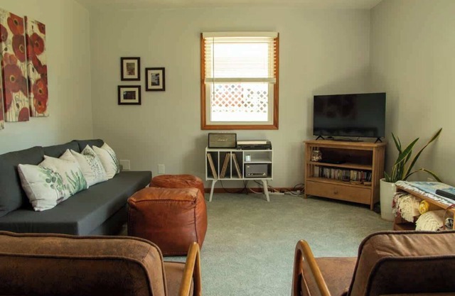 Walk to Weddings-Wineries-Trails, Family Friendly Home in Downtown Alto Pass