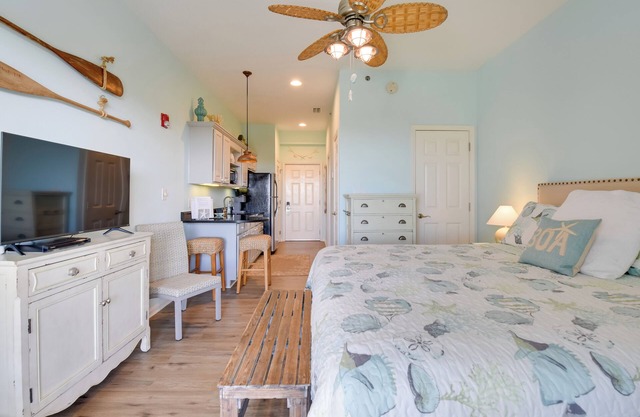 Walkable Condo w/ View Btwn Rosemary & Alys Beach!