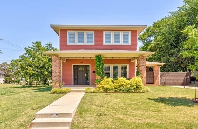 Modern Home w/Downtown Views Covered Patio & More!