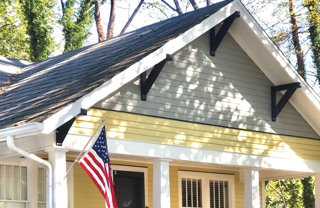 Walking distance to Downtown Morganton and scenic drive to mountain adventure