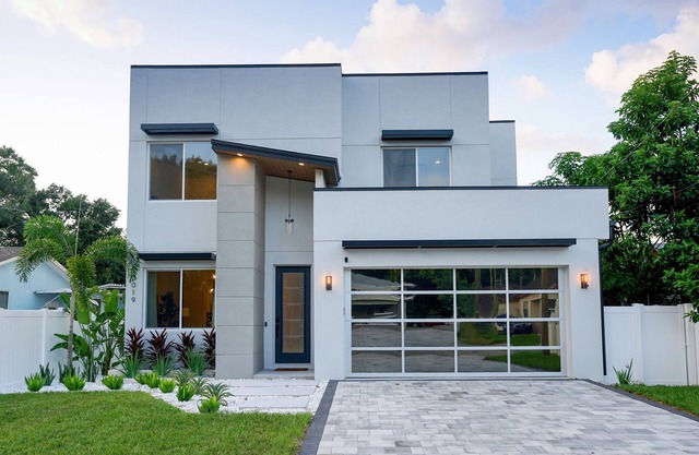 Walking Distance to Raymond James <1 mile New Modern Home