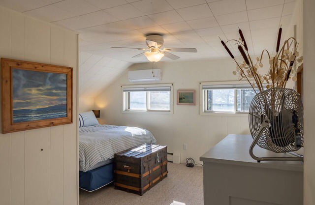 Walking distance to town, beach & marina.