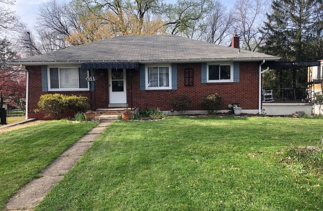 Walking Distance to US Open 0.5 Mi-Ranch House w/parking, 2-bedroom w/AC, WiFi