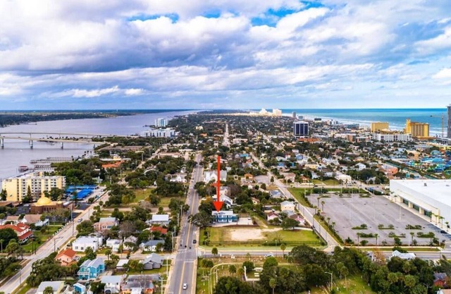Walking distance to Daytona Beach & Ocean Center
