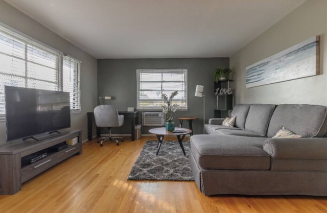 Walking to Market, Shops - Cozy & Large Apt in Pasadena