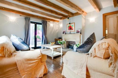 Wall Cottage Group