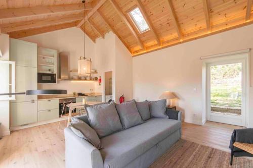 Walnut Cottage - Cosiness between hills and sea.