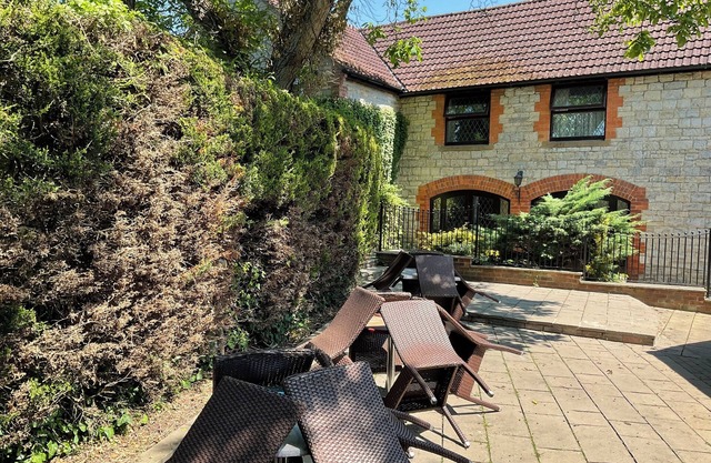 Walnut Tree Hotel