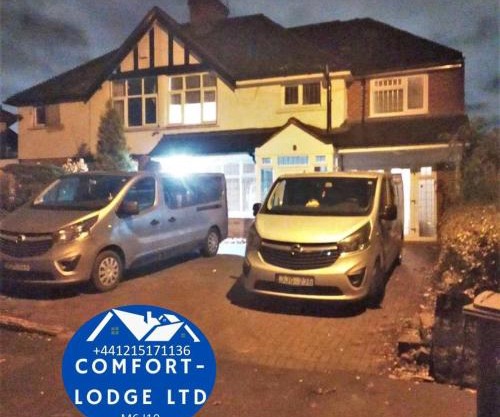 Walsall, M6 J10 - 7 beds, Sleeps 9, Super Wifi, Free Parking, min 4 nights