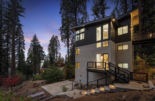 Wander Yosemite Park w/ Forest View – 3 Bedrooms, Sleeps 8