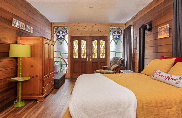 Wanderer Studio, AN OFF GRID MOUNTAIN Guest Studio With Fantastic Views