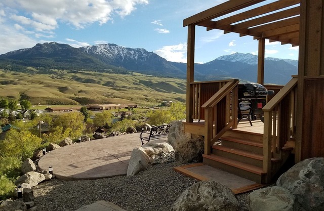 Wanderlust Haven surplombe le cœur de Gardiner, à côté de Yellowstone Parc Nat'l