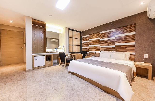 Wanju Maru Hotel