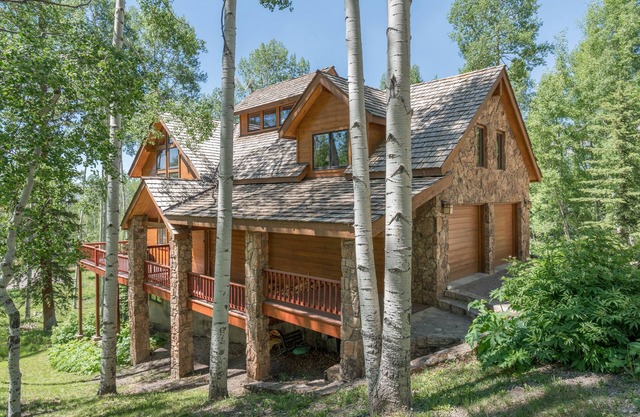 Wapiti Mountain Escape by AvantStay | Commanding Views Wonderful Home w/ Hot Tub