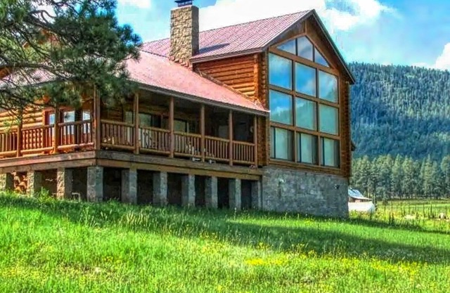 High Country Retreat - Maison en bois rond avec vue sur la montagne et l'étang