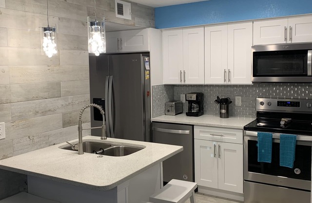 Condo 1/1 récemment rénové - Absolument magnifique! Tout nouveau!