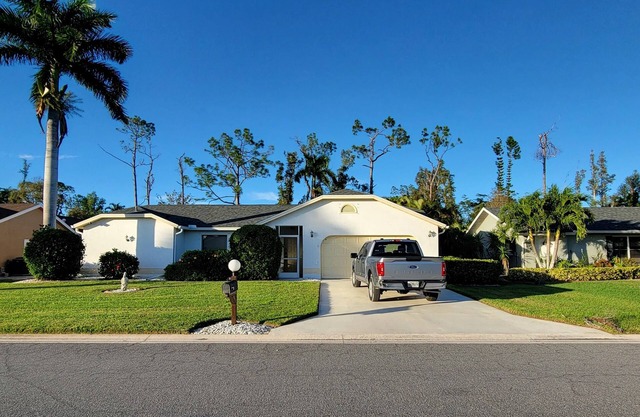 Warm and exciting Floridian getaway. Near the beach, downtown, and all the fun!
