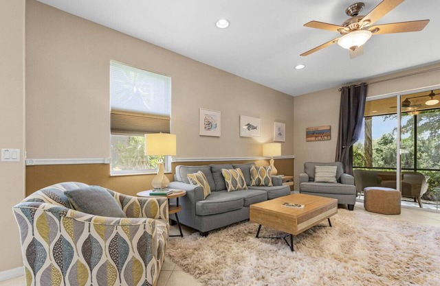 Warm and Inviting 3 BD 3 BTH home in Verandah