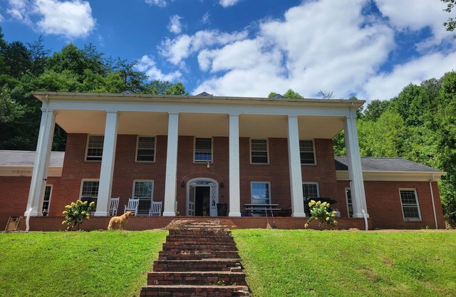 Warm family mountain home in Cullowhee, NC.