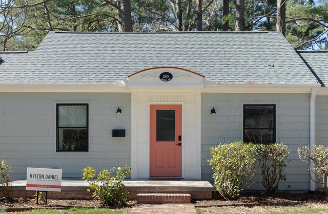 Warm Luxury in walkable downtown Durham (2.5 mi. from Five Pts. Plaza)