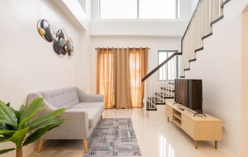 Warm & Spacious 2-Bedroom