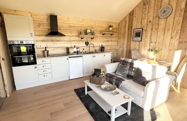Edgmond Lodges Derbyshire Luxury Log cabins with private hot tubs
