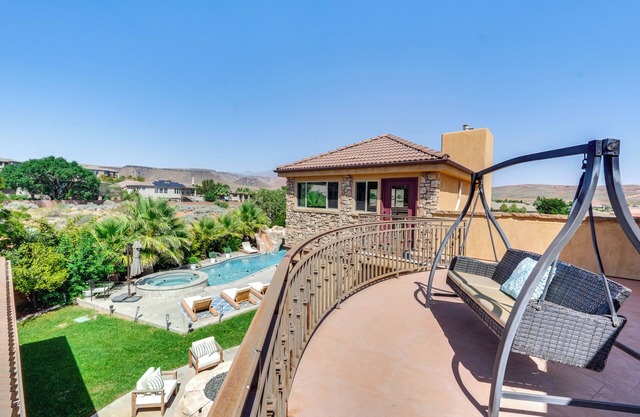 Washington Villa 1 Mi to Golf: Great for Groups!