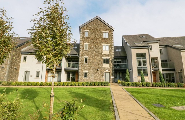 WATCH TREE APARTMENT, romantic, country holiday cottage in Backbarrow