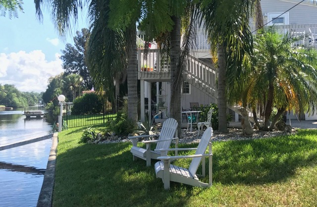 Maison au bord de l'eau sur les canaux du golfe du Mexique