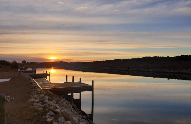 Façade en eau - Beau lever de soleil sur l'île Hindmarsh