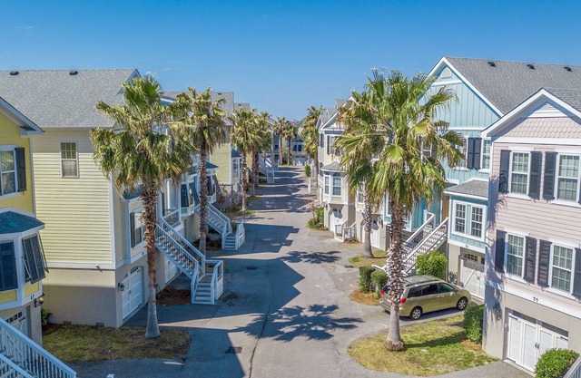 Water's Edge 101 - 3BR/3BA Updated Townhome - Pool - Fishing Dock