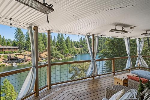 Water's Edge - Gorgeous Water Views! home