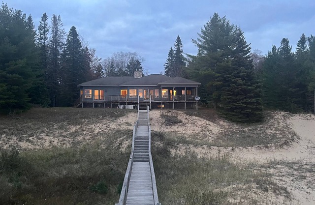 Water's Edge on Michibay:Fresh Air & Fresh Beginnings – Spring Getaway on Lake Michigan!