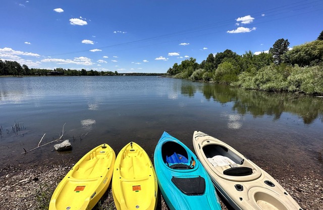 White Mtn Sanctuary with Gr8 Views, Kayaks & Endless Massages