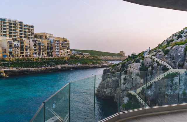 Water's Edge Suite Xlendi