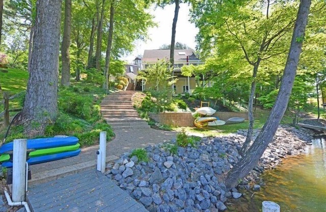 "Jaune doux" Bord de l'eau w / Dock-Sleeps 12-Pet Friendly!