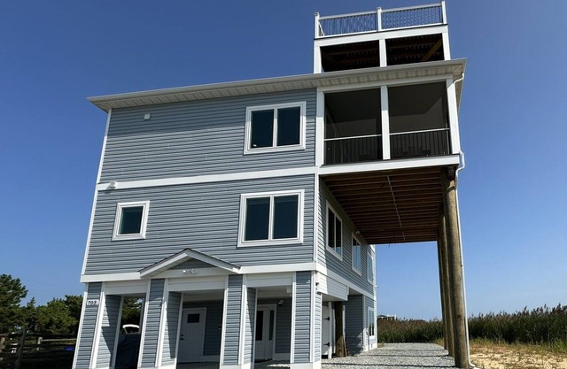 New Construction I Rooftop Deck I Water Views I Dog Friendly I Elevator