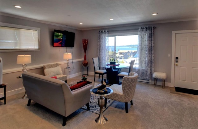 Vues sur l'eau depuis Saltwater Suites