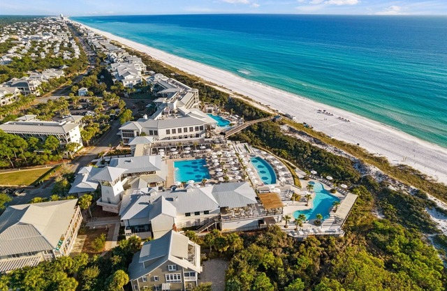 WaterColor with Golf Cart, BIG Private Pool, 5 Bikes! Great Outdoor Space!
