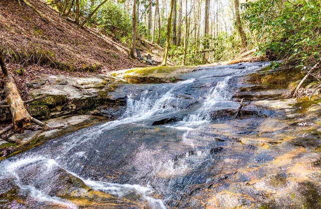 Waterfall Cabin, newly re-designed cabin near Helen - Mountain Paradise